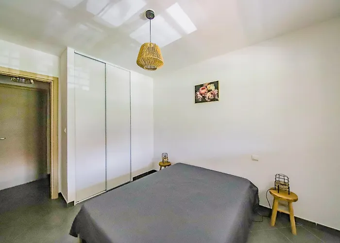 Grand T2 Terrasse 27m2 Plein Sud Centre Folelli